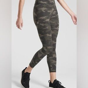 Athleta Leggings - Camo 7/8 M Tall